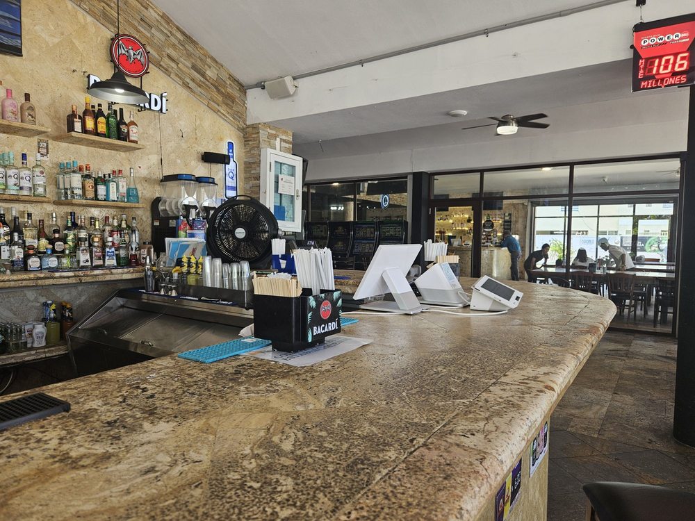 El Corozo Sports Bar & Restaurant Image