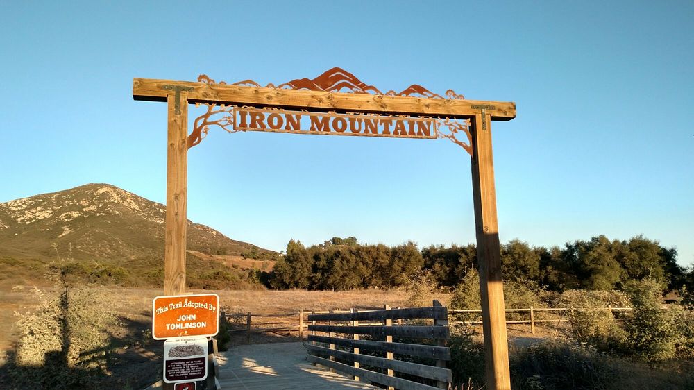 IRON MOUNTAIN 1178 Photos & 466 Reviews Hiking 1484714909
