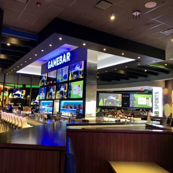 Dave & Buster's Rosemont - Huge bar area surrounded by big TV screens - Arcades Near Me - Rosemont, Illinois