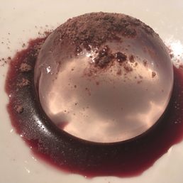 The refreshing course with elderberry liqueur and ground elderberry flowers.