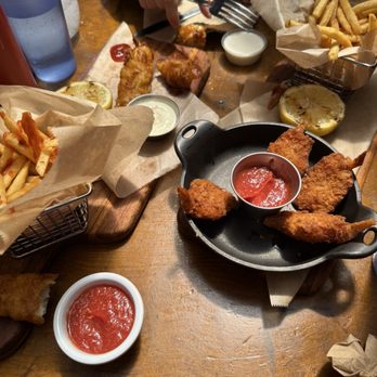 Sloopy's Beach Cafe - Shrimp basket and fish and chips - American Near Me - Manhattan Beach, California Sloopy's Beach Cafe - Shrimp basket and fish and chips - American Near Me - Manhattan Beach, California