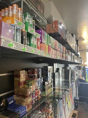 SMOKEY'S SMOKE AND KEY SHOP by null