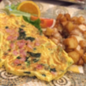 Le Déjeuner Cosmopolitain - Spinach ham cheese omelet (sorry photos blurry) - Breakfast & Brunch Near Me - Laval, Quebec