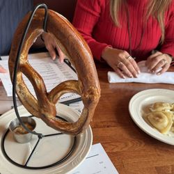 Gus's Restaurant & Tavern