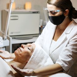 Farida Studio - Farida Studio specializes in customized skincare to help all guests achieve healthy, beautiful skin.