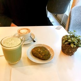 Matcha cookie/ Matcha latte/ Cappuccino Matcha cookie/ Matcha latte/ Cappuccino