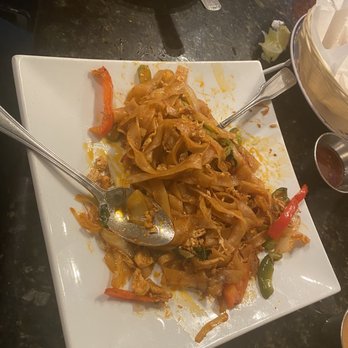 Basil Thai - Pad kee mao - Thai Near Me - Austin, Texas Basil Thai - Pad kee mao - Thai Near Me - Austin, Texas