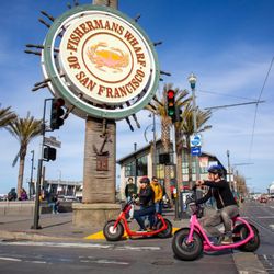 San Francisco Electric Scooter Rentals - Fat Tire scooters in Fishermans Wharf. Each rental has GoRide storytelling tour w/ GPS guided routre to the Golden Gate Bridge.