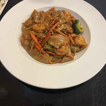 Itamae Thai and Sushi Bar - PAD SEE EW - Sushi Bars Near Me - Pittsburgh, Pennsylvania Itamae Thai and Sushi Bar - PAD SEE EW - Sushi Bars Near Me - Pittsburgh, Pennsylvania