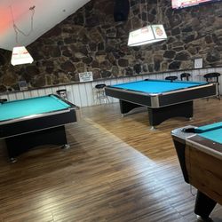 Candlerock Lounge & Billiards