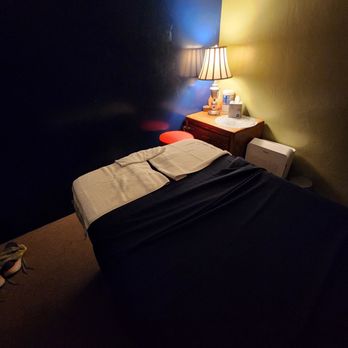 Sanctuary Holistic Therapy - The clean room where I had my massage. - Massage Therapy Near Me - Riverside, California
