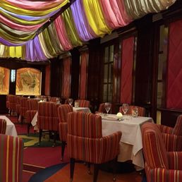 Such a vibrant interior! :)