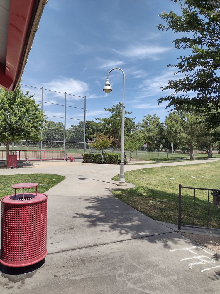 DeGarmo Park Logo