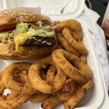 NY Grill & Deli - Cheeseburger with onion rings - Delis Near Me - New York, New York NY Grill & Deli - Cheeseburger with onion rings - Delis Near Me - New York, New York