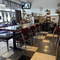 Frannie's Restaurant - The tables and boothd