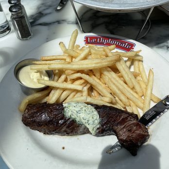 Le Diplomate - steak frites - Brasseries Near Me - Washington, DC, District of Columbia