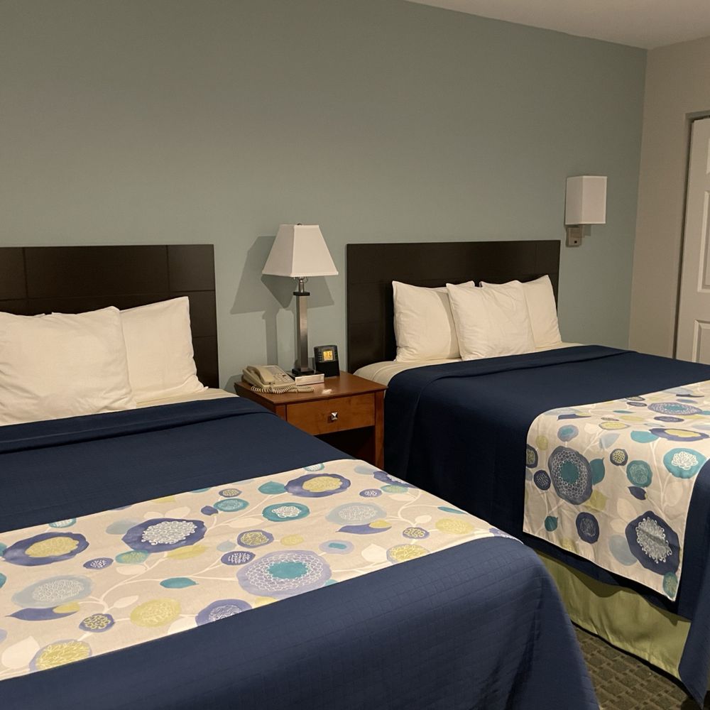 The Milestone - Two Queen Bed Suite. - Hotels Near Me - Ogunquit, Maine The Milestone - Two Queen Bed Suite. - Hotels Near Me - Ogunquit, Maine
