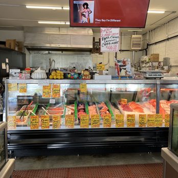 Kuzma's Fish Market - Front counter - Seafood Markets Near Me - Edmonds, Washington Kuzma's Fish Market - Front counter - Seafood Markets Near Me - Edmonds, Washington