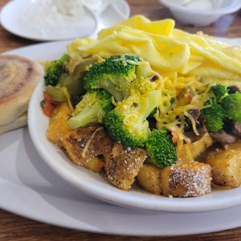 Salt & Pepper Cafe - Veggie breakfast skillet - American Near Me - Acworth, Georgia
