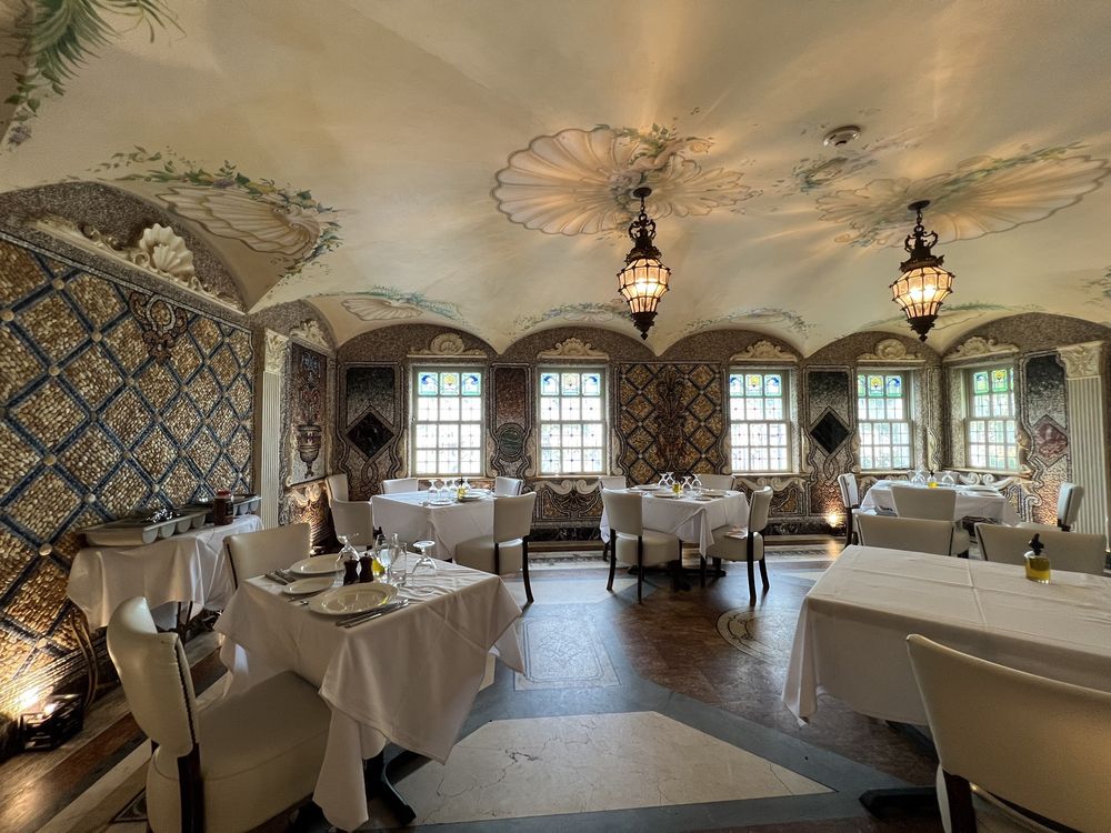 Gianni's At The Former Versace Mansion