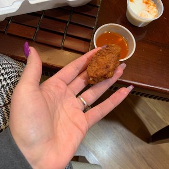 Peppinos Pizzeria - Tiny wing! Not worth it ! - Pizza Near Me - New Britain, Connecticut