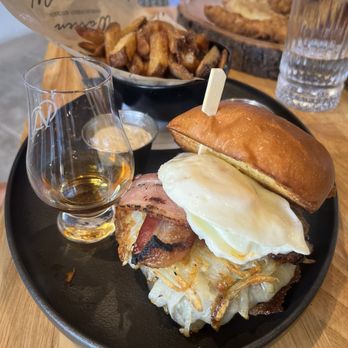 Warren - Naples - Hangover burger - Whiskey Bars Near Me - Naples, Florida Warren - Naples - Hangover burger - Whiskey Bars Near Me - Naples, Florida