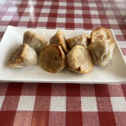 生煎包 pan fried dumplings