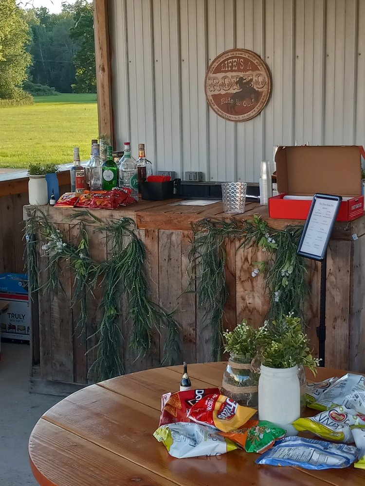 LUXURY LIQUOR BAR Updated August 2024 14 Photos Detroit, Michigan