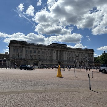 Buckingham Palace - England's Palace. - Landmarks & Historical Buildings Near Me - London, XGL