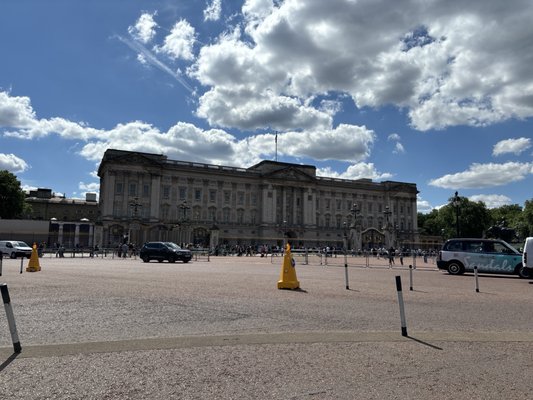 Buckingham Palace by null