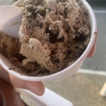 Nauset Ice Cream - Peanut Butter Oreo - Ice Cream & Frozen Yogurt Near Me - Eastham, Massachusetts