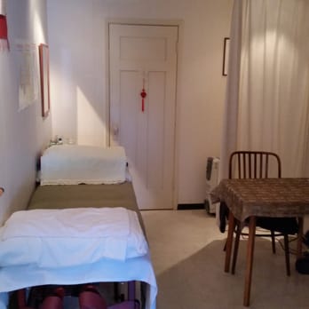 The Herbal Path - Treatment bed - Acupuncture Near Me - Victoria, British Columbia The Herbal Path - Treatment bed - Acupuncture Near Me - Victoria, British Columbia