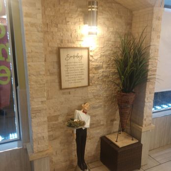 Di Nicos Pizza - More ambiance - Italian Near Me - Chicago, Illinois Di Nicos Pizza - More ambiance - Italian Near Me - Chicago, Illinois