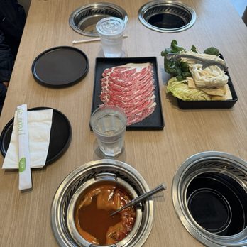 Mumu Hot Pot - Single order with two soups - Hot Pot Near Me - Emeryville, California Mumu Hot Pot - Single order with two soups - Hot Pot Near Me - Emeryville, California