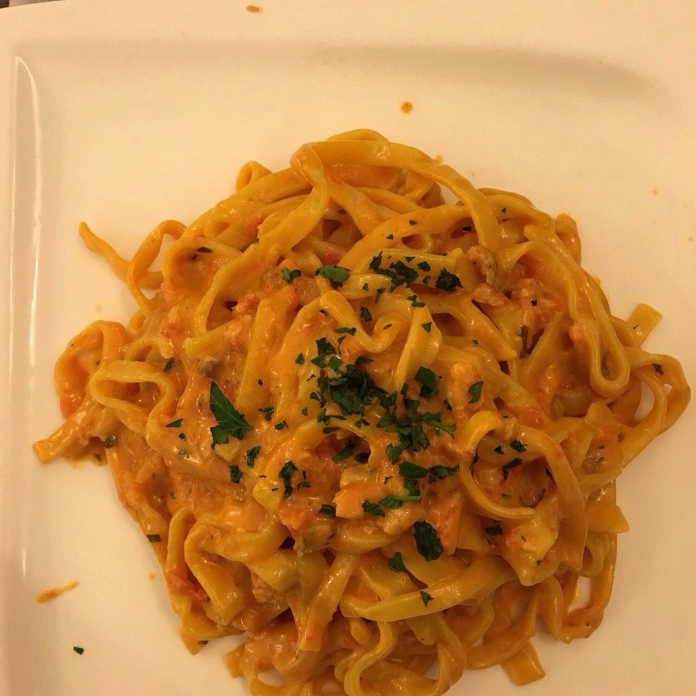Da Michele - Fettuccine della casa al Salmone - Italian Near Me - Rome, RM