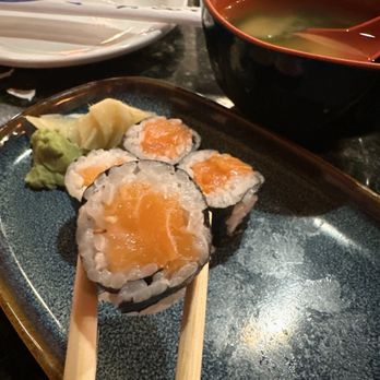 Ichi Umi Sushi - Salmon Sakemaki Roll - Sushi Bars Near Me - Austin, Texas