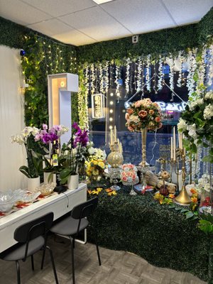 Birthday & Mixed Arrangements - Depending on the season, our fresh and colorful flower selection includes tulips, daffodils, irises, lilacs, peonies, hydrangeas, lilies, roses, daisies and a variety of other flowers. When sending birthday flowers, we make sure your deliveries are fresh and expertly designed. Birthday & Mixed Arrangements - Depending on the season, our fresh and colorful flower selection includes tulips, daffodils, irises, lilacs, peonies, hydrangeas, lilies, roses, daisies and a variety of other flowers. When sending birthday flowers, we make sure your deliveries are fresh and expertly designed.