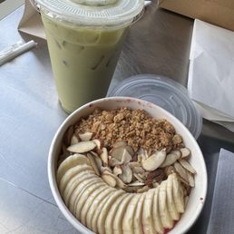 Dragonfruit bowl with matcha Dragonfruit bowl with matcha