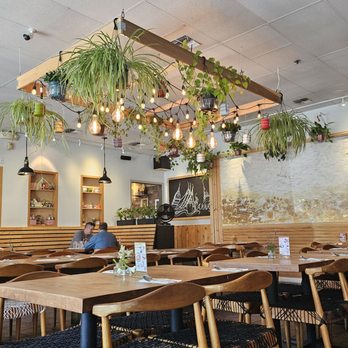 Lanna Thai Restaurant - Sitting area - Thai Near Me - Livermore, California