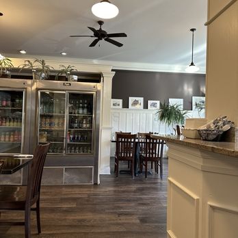 Hapgoods - American Near Me - Mountain Lakes, New Jersey