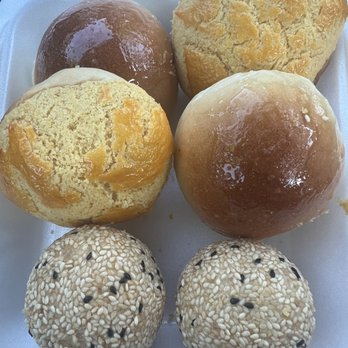 Full House Seafood Restaurant - Sesame ball, bbq bake buns, and custard buns. Very good! - Dim Sum Near Me - Arcadia, California Full House Seafood Restaurant - Sesame ball, bbq bake buns, and custard buns. Very good! - Dim Sum Near Me - Arcadia, California