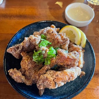 Susuru - Karaage - worst karaage I've ever had. Dry, heavy chalky batter, dessert chicken, weird since it's beginning of work day - Izakaya Near Me - Orlando, Florida