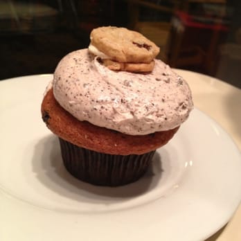 Buzz Bakeshop - Cookies and cream - Coffee & Tea Near Me - Alexandria, Virginia
