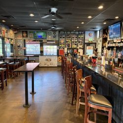 Scratch Pub & Grill - Bar area