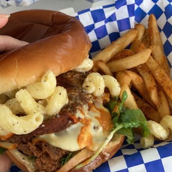 Twisted Turban - Chicken burger with Mac and cheese - Halal Near Me - Houston, Texas