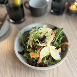 Root & Bone - Organic spring green salad