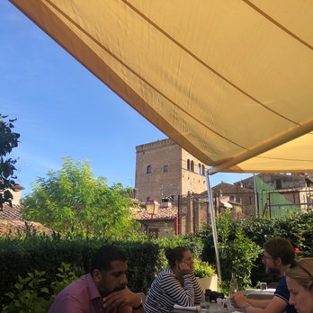 La Mandragola - Outside seating - Tuscan Near Me - San Gimignano, SI