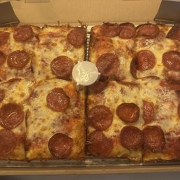 Detroit-Style 8 Corner Pizza with Pepperoni Detroit-Style 8 Corner Pizza with Pepperoni