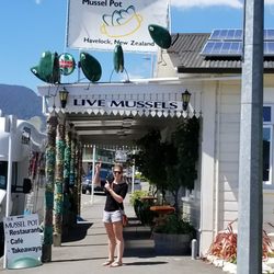 The Mussel Pot - Exterior....roof is crawling with cute green lip mussels
