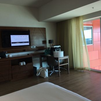 Courtyard by Marriott Santa Monica - Dresser/entertainment area - Hotels Near Me - Santa Monica, California